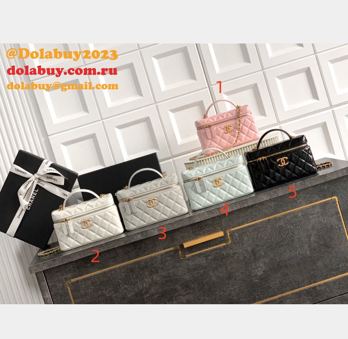 Top CC 26C Calf leather Vanity Bag