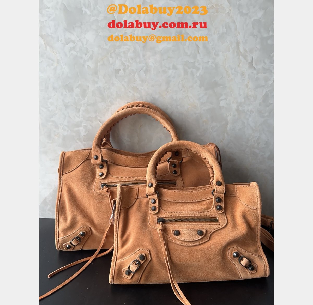 Women Le CityBag in Camel Suede Handbag